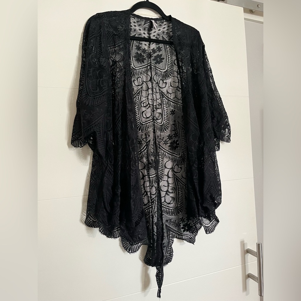 Xhiliration XS Lace Kimono